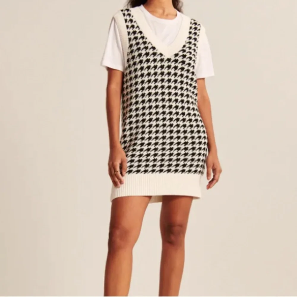 Abercrombie and Fitch Sweater Vest Mini Dress - Picture 2 of 2